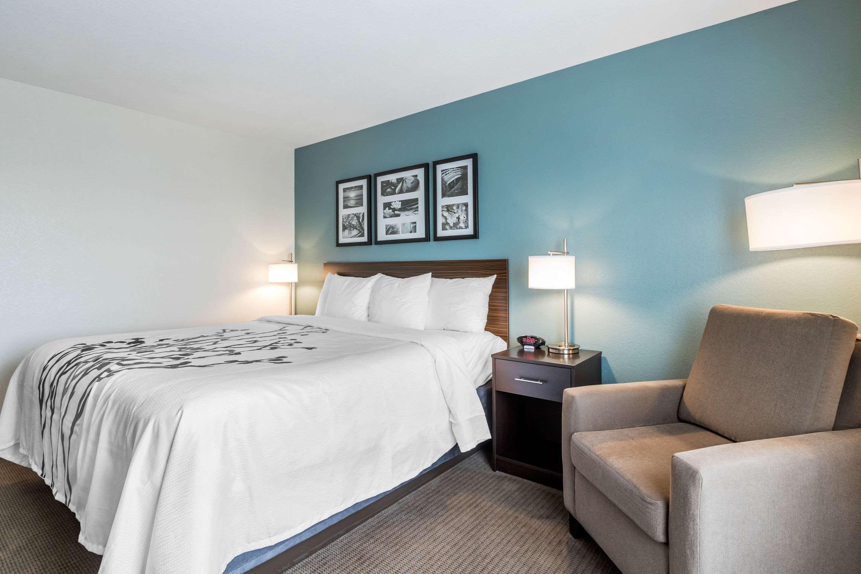 Sleep & Near Jordan Creek West Des Moines