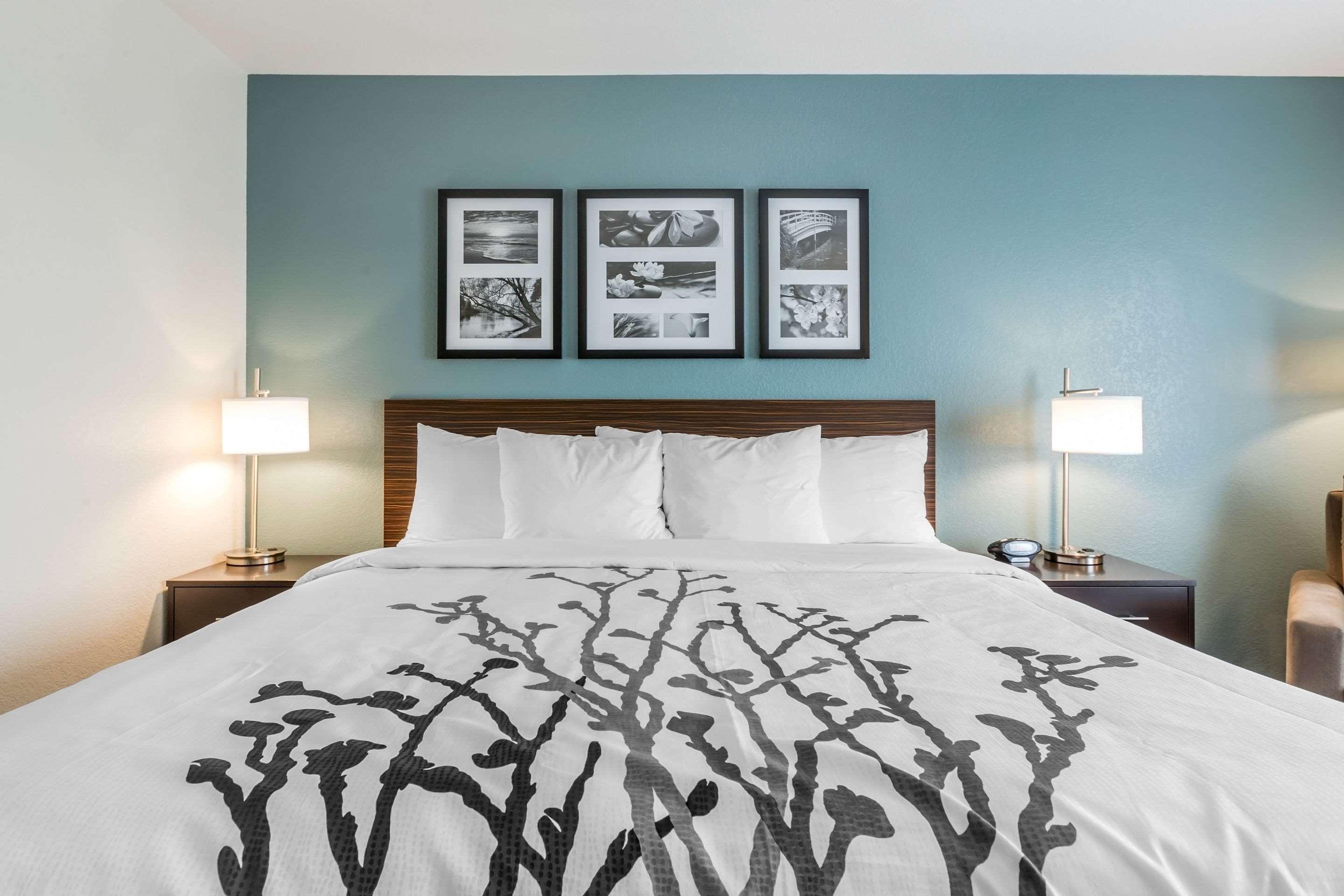 Hotel Sleep & Near Jordan Creek 2*