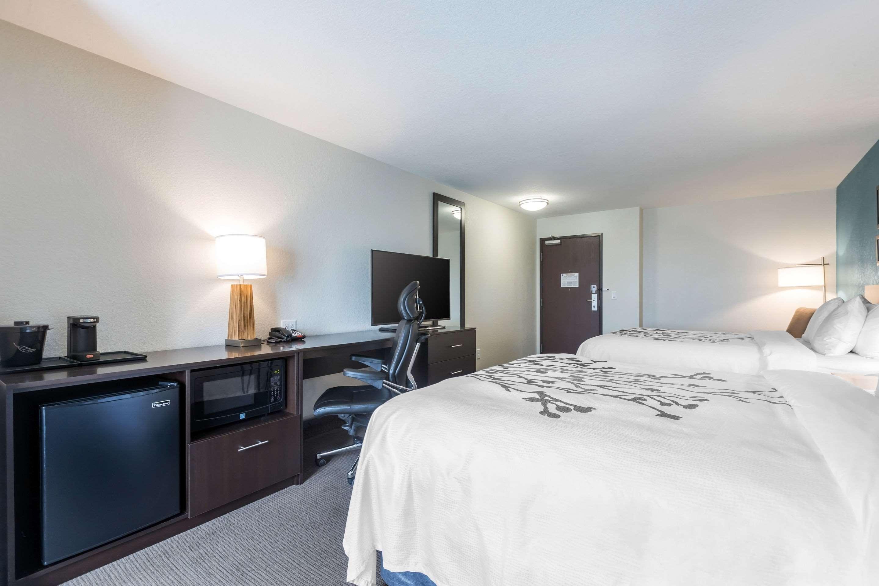 Hotel Sleep & Near Jordan Creek 2*